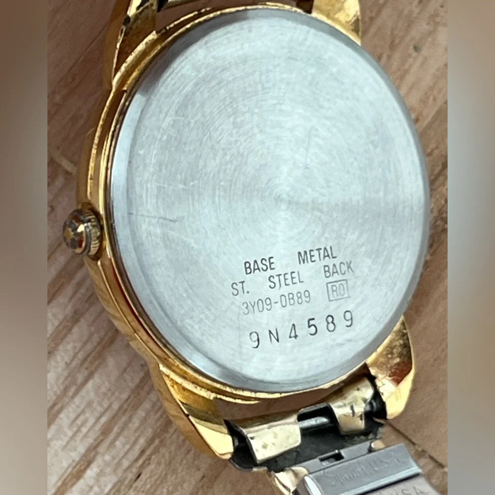 Seiko Rare Vintage Ladies Watch Whit Dial Stretch Gold-Tone Bracelet Date Window